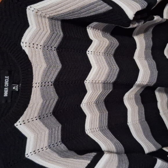 Size xl sweater - Picture 2 of 3